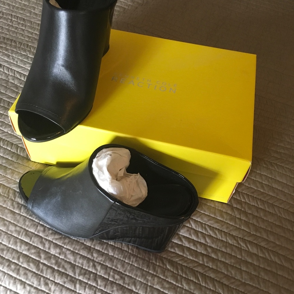 Black wedge new Kenneth Cole shoe 8.5